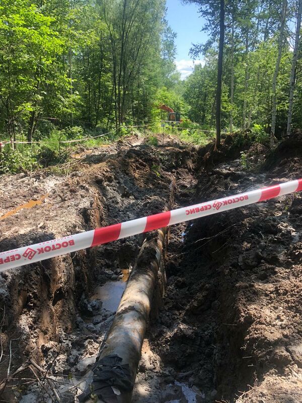 На месте происшествия в Комсомольском районе Хабаровского края, где в результате разгерметизации нефтепровода нефтепродукты попали в озеро Голое На месте происшествия в Комсомольском районе Хабаровского края, где в результате разгерметизации нефтепровода нефтепродукты попали в озеро Голое