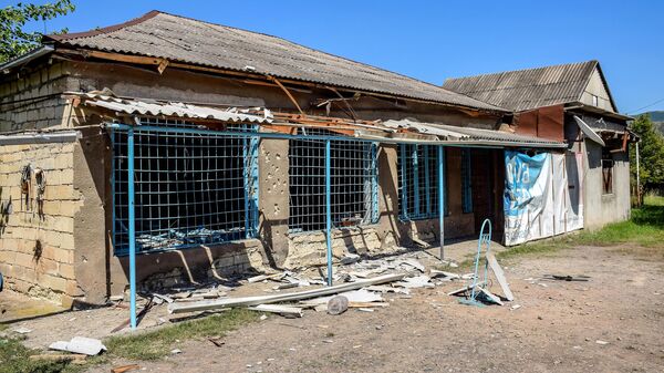 Повреждения в жилом доме, пострадавшем в результате обстрела на азербайджано-армянской границе в селе Агдам Товузского района Азербайджана Повреждения в жилом доме, пострадавшем в результате обстрела на азербайджано-армянской границе в селе Агдам Товузского района Азербайджана