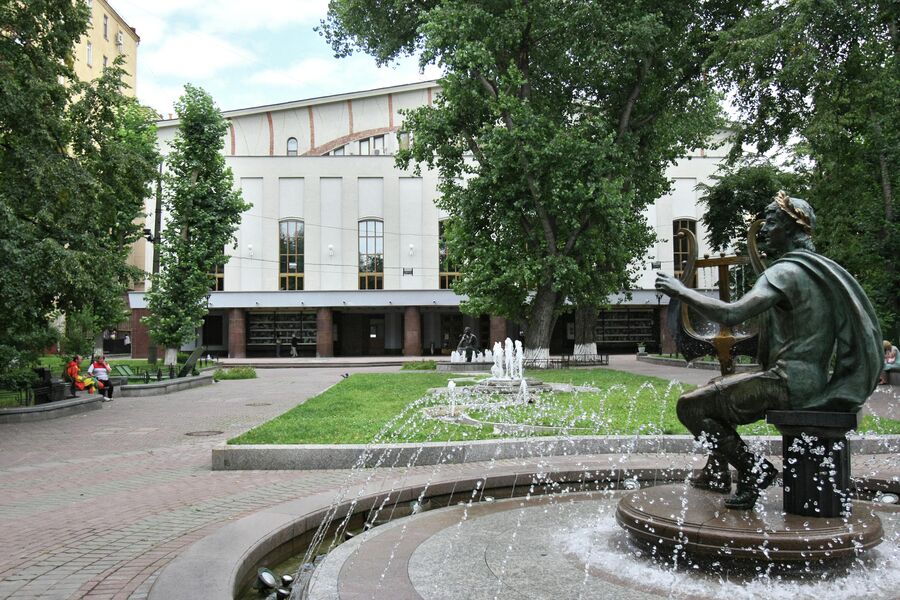 Здание Государственного академического театра имени Моссовета в саду Аквариум Здание Государственного академического театра имени Моссовета в саду Аквариум