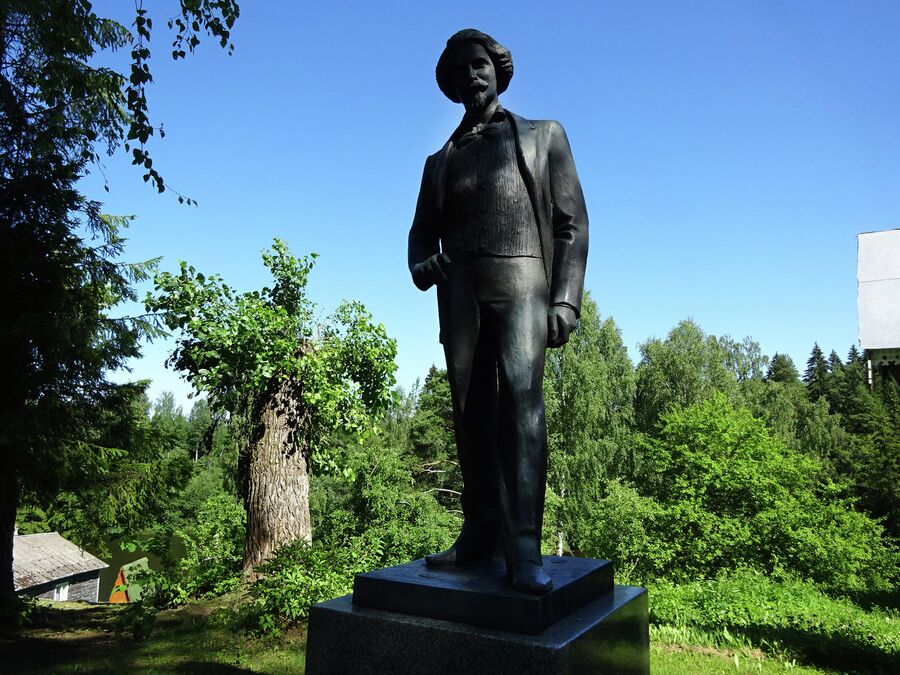 Памятник Репину Памятник Репину