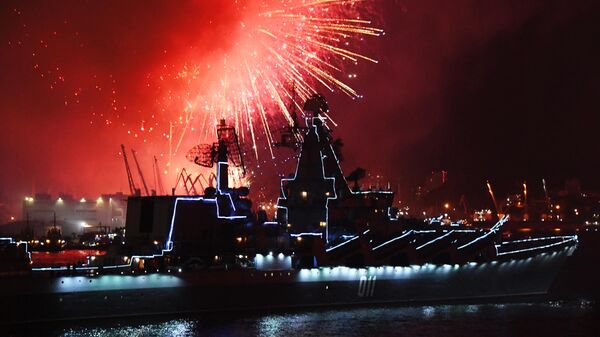 Салют во Владивостоке в честь Дня Военно-морского флота Салют во Владивостоке в честь Дня Военно-морского флота
