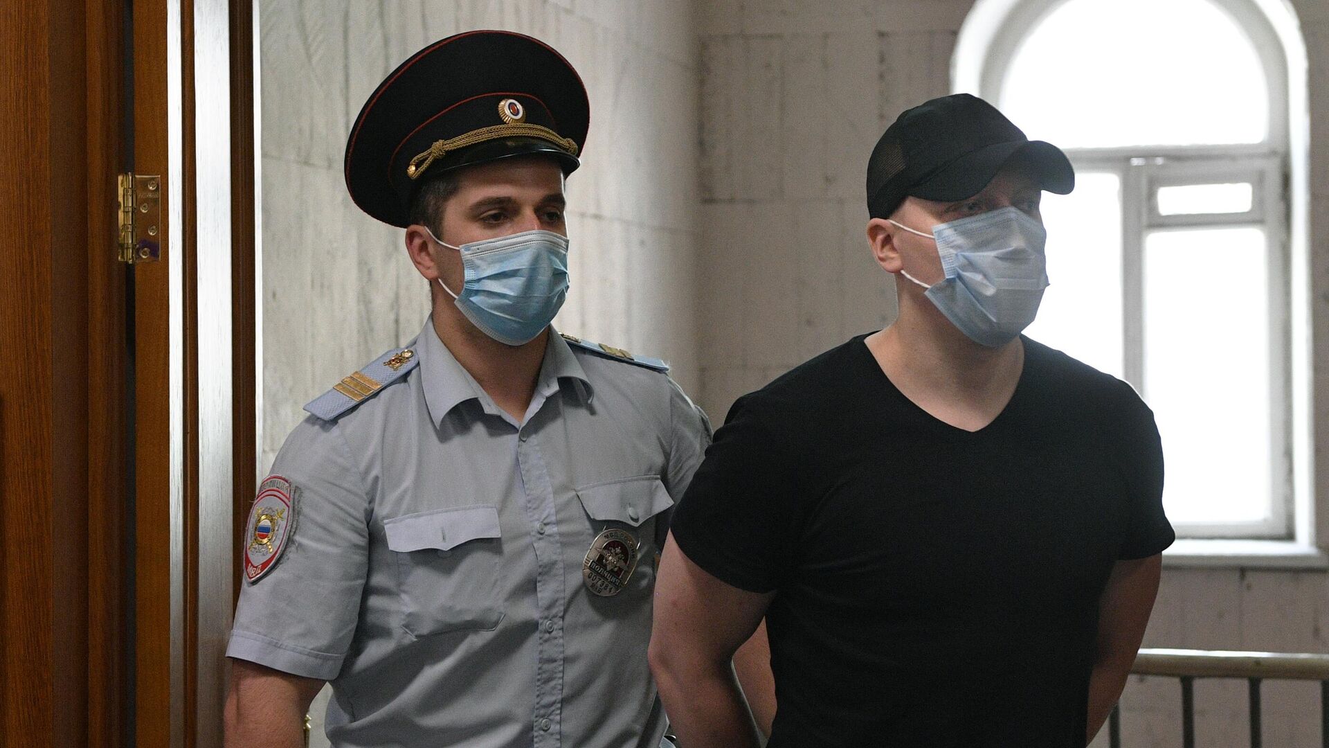 Бывший полицейский Роман Феофанов, обвиняемый в превышении полномочий и фальсификации доказательств в отношении журналиста Ивана Голунова, в суде Бывший полицейский Роман Феофанов, обвиняемый в превышении полномочий и фальсификации доказательств в отношении журналиста Ивана Голунова, в суде - РИА Новости, 1920, 19.10.2020