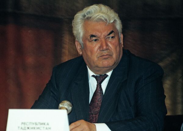 Президент Республики Таджикистан Рахмон Набиевич Набиев. 1992 год Президент Республики Таджикистан Рахмон Набиевич Набиев. 1992 год