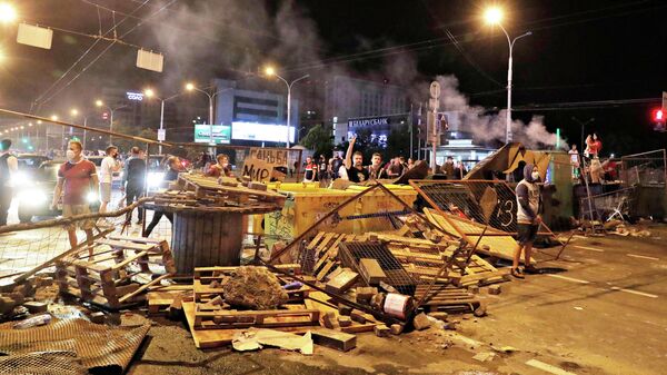 Люди во время массовой акции протеста после президентских выборов в Минске, Беларусь Люди во время массовой акции протеста после президентских выборов в Минске, Беларусь