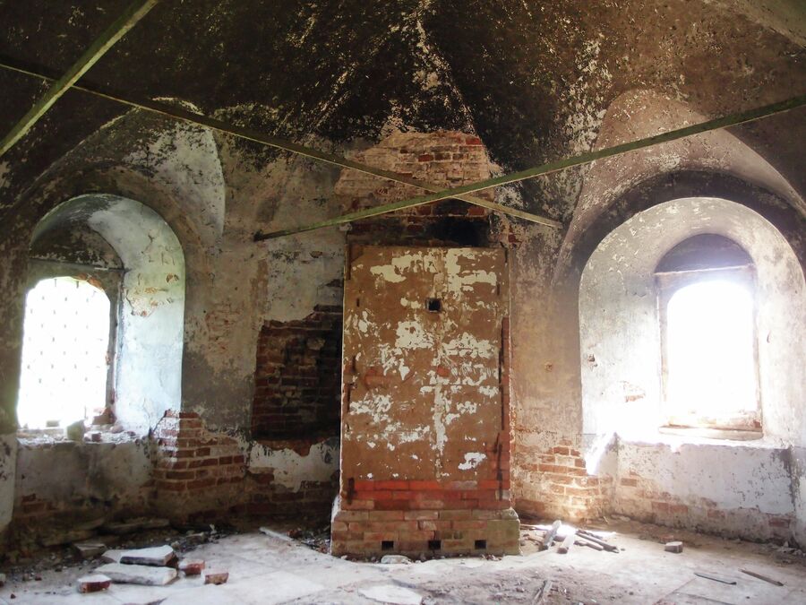 Воскресенская церковь, печь Воскресенская церковь, печь