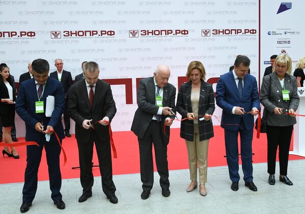 Губернатор Ульяновской области Сергей Морозов, Игорь Каграманян, Лео Бокерия, Инна Святенко, Сергей Цыб на торжественной церемонии открытия всероссийского форума Здоровье нации основа процветания России Губернатор Ульяновской области Сергей Морозов, Игорь Каграманян, Лео Бокерия, Инна Святенко, Сергей Цыб на торжественной церемонии открытия всероссийского форума Здоровье нации основа процветания России