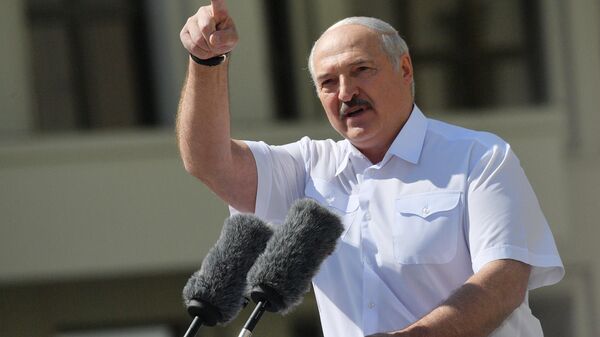 Александр Лукашенко на митинге в свою поддержку в Минске Александр Лукашенко на митинге в свою поддержку в Минске