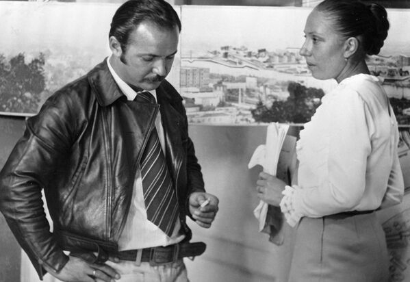 Николай Губенко в роли Уварова (слева) и Инна Чурикова в роли Уваровой (справа) в фильме Глеба Панфилова Прошу слова Николай Губенко в роли Уварова (слева) и Инна Чурикова в роли Уваровой (справа) в фильме Глеба Панфилова Прошу слова