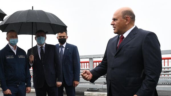 Председатель правительства РФ Михаил Мишустин общается со строителями автомобильного моста через Амур между Благовещенском и китайским Хэйхе Председатель правительства РФ Михаил Мишустин общается со строителями автомобильного моста через Амур между Благовещенском и китайским Хэйхе