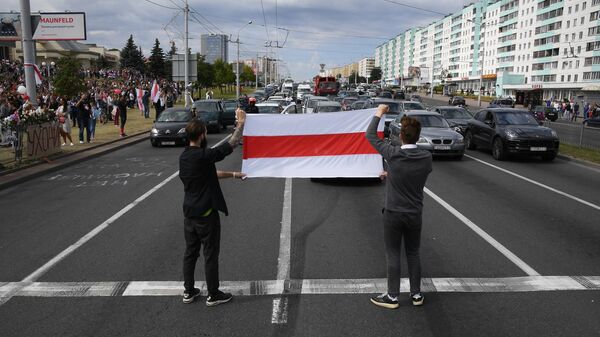 Участники акции протеста у метро Пушкинская в Минске Участники акции протеста у метро Пушкинская в Минске