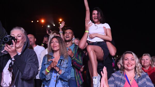 Посетители на Международном музыкальном фестивале Koktebel Jazz Party - 2020 в Крыму Посетители на Международном музыкальном фестивале Koktebel Jazz Party - 2020 в Крыму