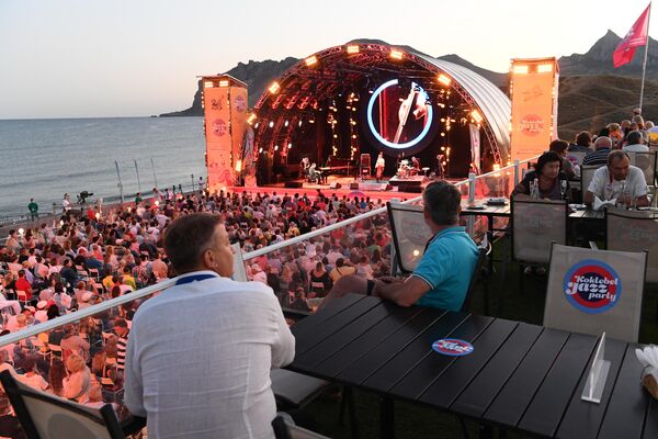 Выступление трио Даниила Крамера на Международном музыкальном фестивале Koktebel Jazz Party – 2020 в Крыму Выступление трио Даниила Крамера на Международном музыкальном фестивале Koktebel Jazz Party – 2020 в Крыму