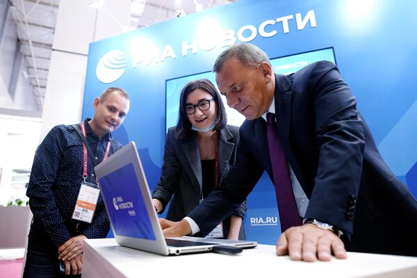 Заместитель председателя правительства РФ Юрий Борисов на стенде МИА Россия сегодня в конгрессно-выставочном центре Патриот в Московской области Заместитель председателя правительства РФ Юрий Борисов на стенде МИА Россия сегодня в конгрессно-выставочном центре Патриот в Московской области