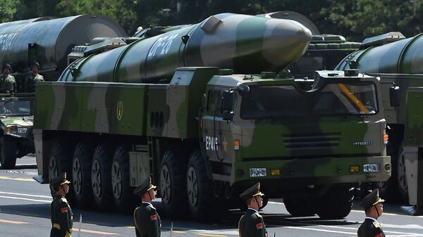 Баллистическая ракета DF-26 на военном параде в Китае Баллистическая ракета DF-26 на военном параде в Китае