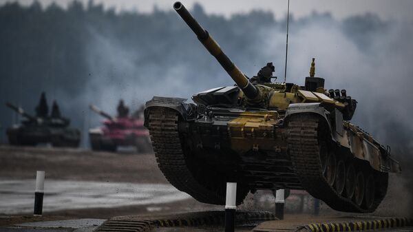 Танк Т-72 команды военнослужащих Казахстана во время соревнований танковых экипажей в рамках конкурса Танковый биатлон-2020 на полигоне Алабино в Подмосковье в третий день VI Армейских международных игр АрМИ-2020 Танк Т-72 команды военнослужащих Казахстана во время соревнований танковых экипажей в рамках конкурса Танковый биатлон-2020 на полигоне Алабино в Подмосковье в третий день VI Армейских международных игр АрМИ-2020
