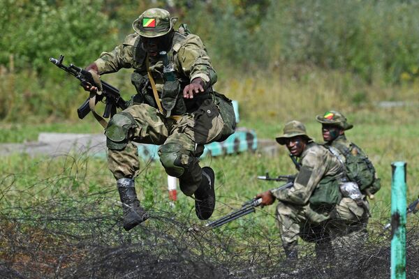 Военнослужащие вооруженных сил Республики Конго во время прохождения этапа Тропа разведчика в рамках Армейских международных игр АрМИ-2020 Военнослужащие вооруженных сил Республики Конго во время прохождения этапа Тропа разведчика в рамках Армейских международных игр АрМИ-2020