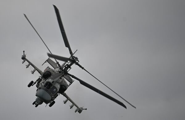 Ударный вертолет Ка-52 Аллигатор выполняет демонстрационный полет в рамках Международного форума Армия-2020 на аэродроме Кубинка в Подмосковье Ударный вертолет Ка-52 Аллигатор выполняет демонстрационный полет в рамках Международного форума Армия-2020 на аэродроме Кубинка в Подмосковье