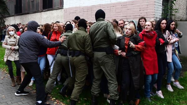 На несанкционированном митинге в Минске начались задержания