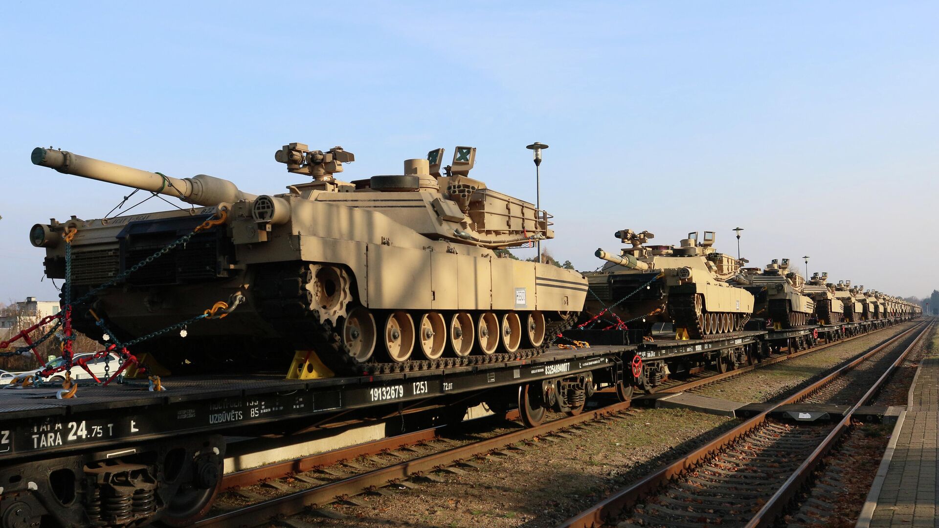 Танки Abrams армии США на железнодорожной станции в Литве Танки Abrams армии США на железнодорожной станции в Литве - РИА Новости, 1920, 29.10.2020