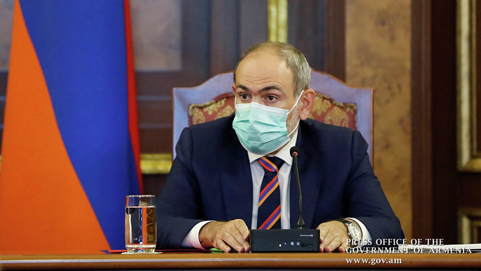 Премьер-министр Армении Никол Пашинян на внеочередном заседании Совета безопасности Армении, 27 сентября 2020 Премьер-министр Армении Никол Пашинян на внеочередном заседании Совета безопасности Армении, 27 сентября 2020 - РИА Новости, 1920, 28.09.2020