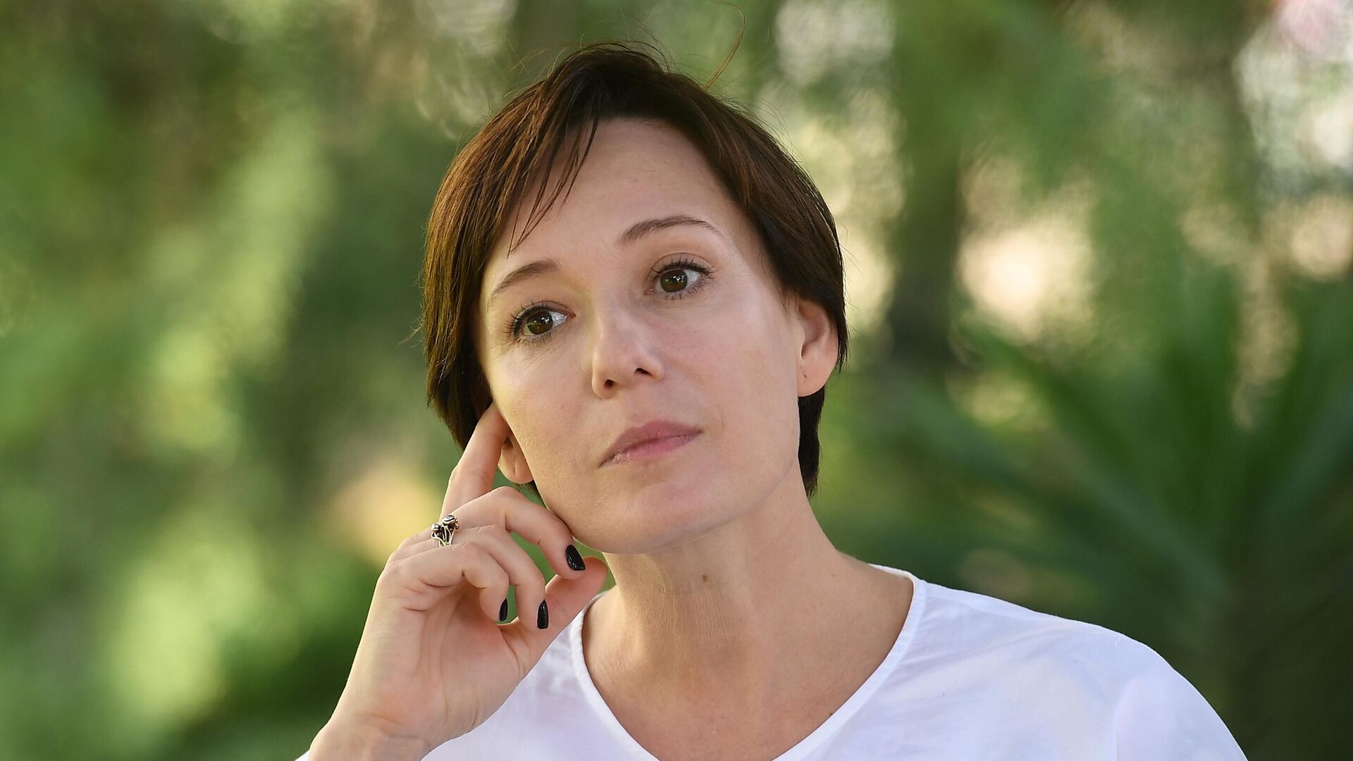 Актриса Чулпан Хаматова во время интервью в Сочи Актриса Чулпан Хаматова во время интервью в Сочи - РИА Новости, 1920, 30.09.2020
