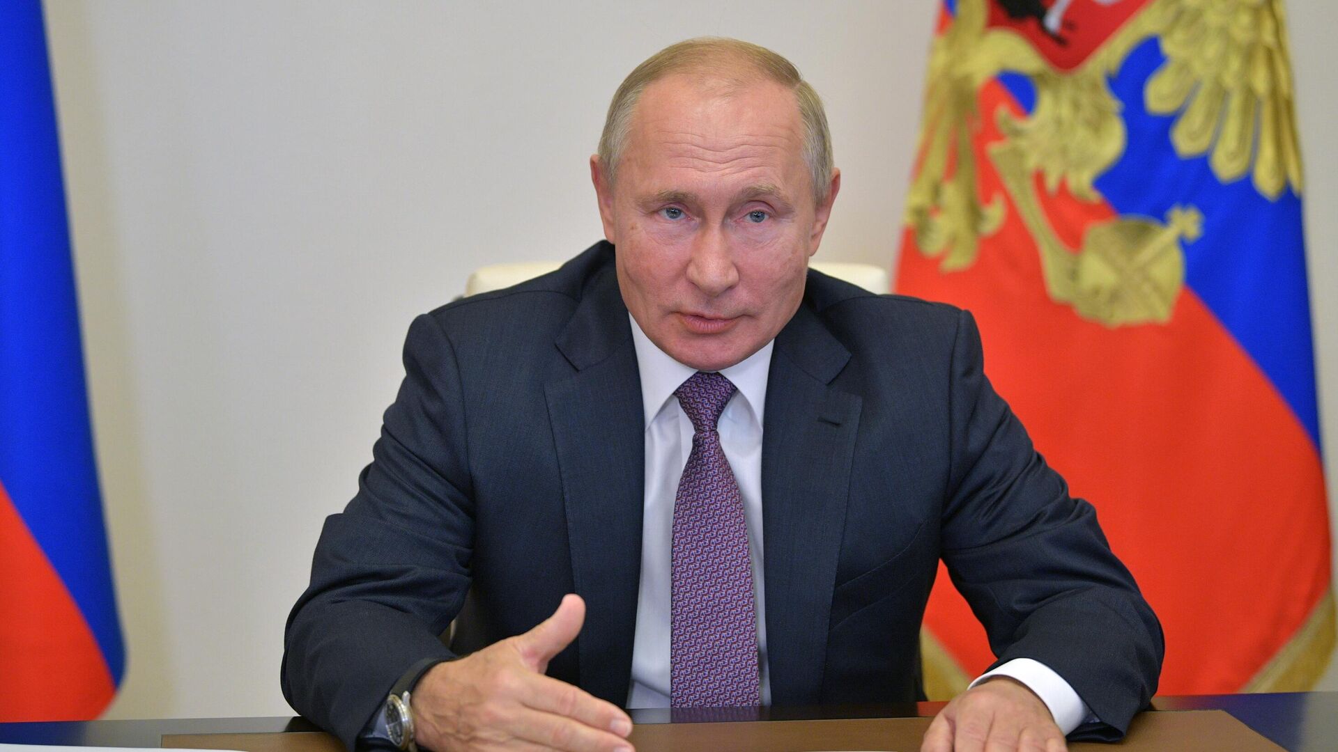 Президент РФ Владимир Путин проводит заседание совета при президенте РФ по развитию физической культуры и спорта Президент РФ Владимир Путин проводит заседание совета при президенте РФ по развитию физической культуры и спорта - РИА Новости, 1920, 11.10.2020