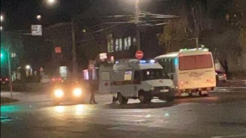 Автомобиль скорой помощи на месте нападения на Марию Анохину Автомобиль скорой помощи на месте нападения на Марию Анохину