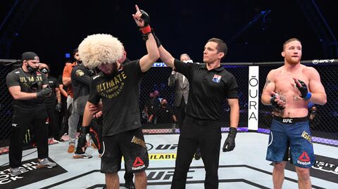Хабиб Нурмагомедов защитил титул чемпиона UFC в легком весе Хабиб Нурмагомедов защитил титул чемпиона UFC в легком весе