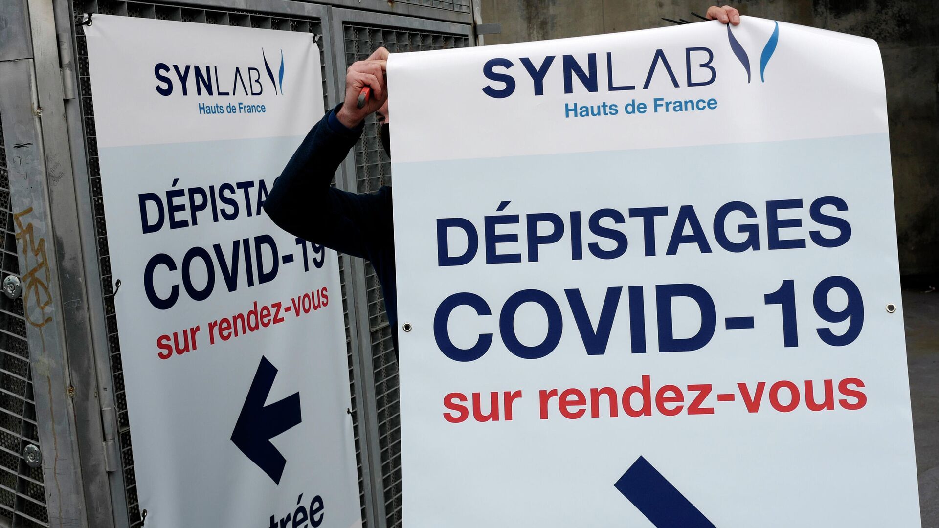 Во Франции число жертв COVID-19 превысило 55 тысяч человек