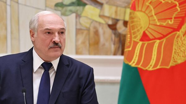 Лукашенко заявил, что оппозиции нужна только сдача власти