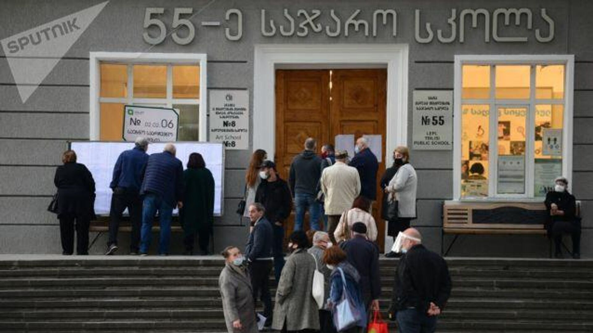 Избиратели принимают участие в парламентских выборах в Грузии Избиратели принимают участие в парламентских выборах в Грузии - РИА Новости, 1920, 31.10.2020