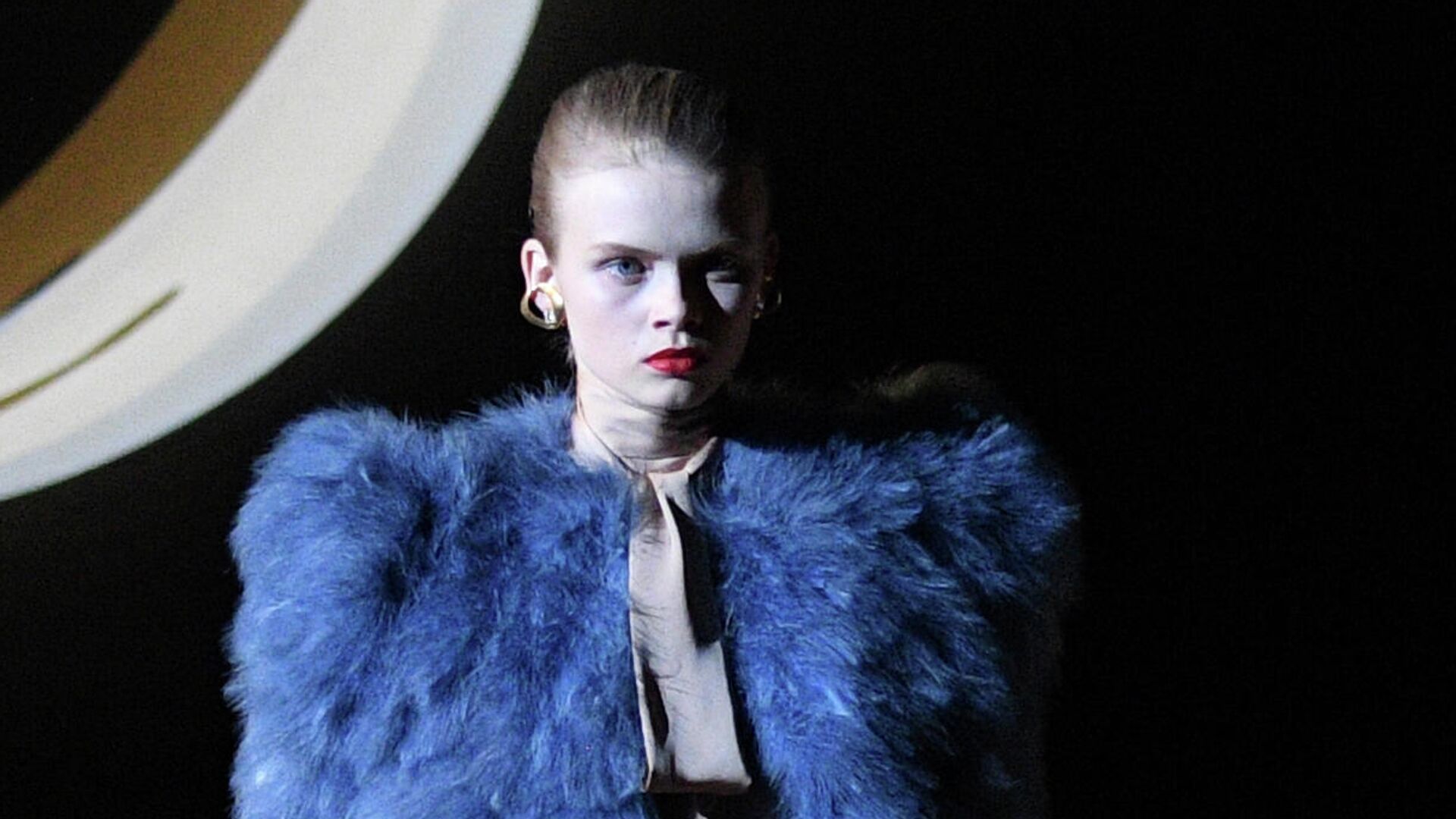 Показ коллекции Saint Laurent осень/зима 2020 в Париже Показ коллекции Saint Laurent осень/зима 2020 в Париже - РИА Новости, 1920, 07.11.2020
