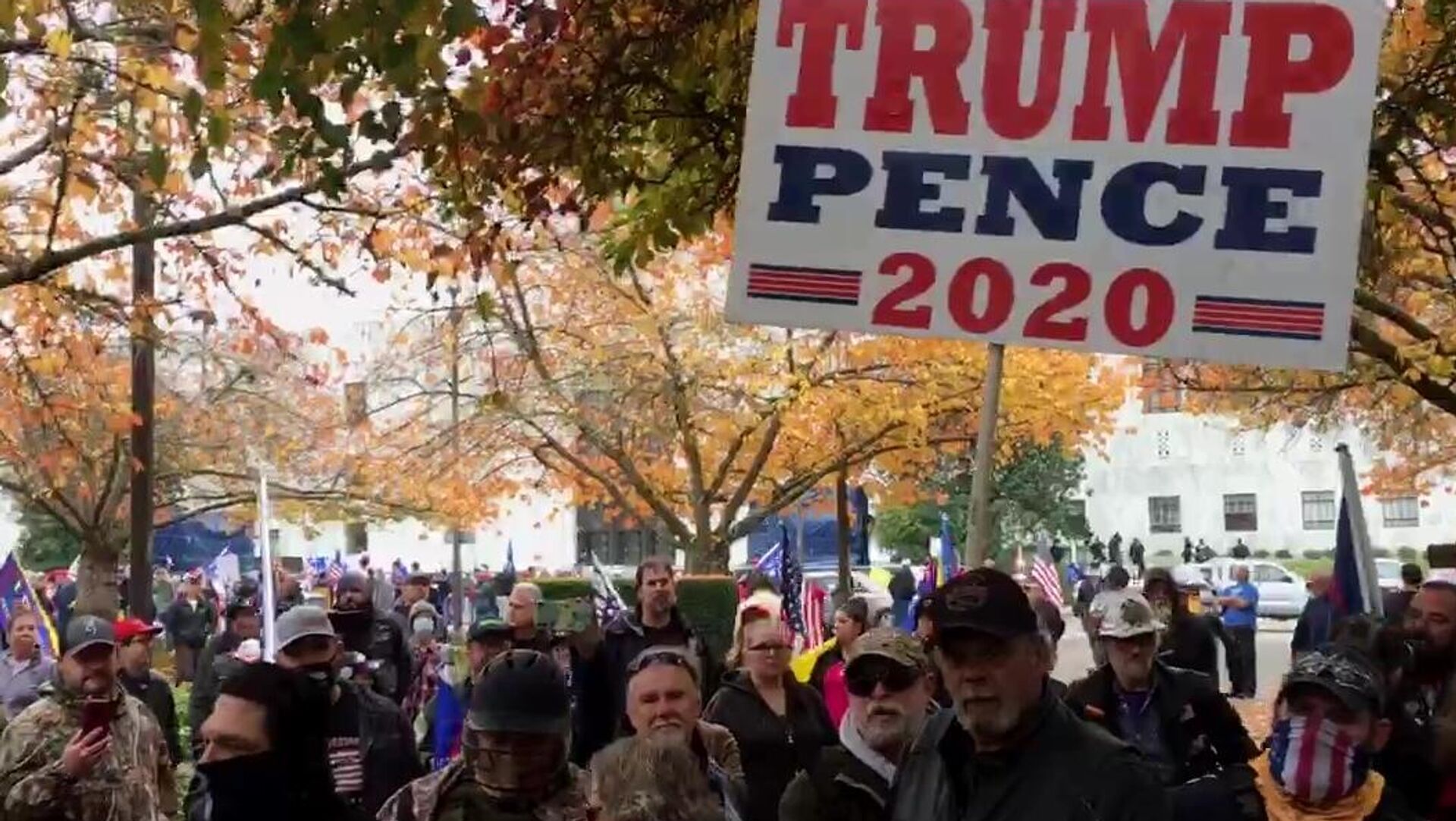 Митинг в поддержку действующего президента США Дональда Трампа в Салеме, столице штата Орегон Митинг в поддержку действующего президента США Дональда Трампа в Салеме, столице штата Орегон - РИА Новости, 1920, 22.11.2020
