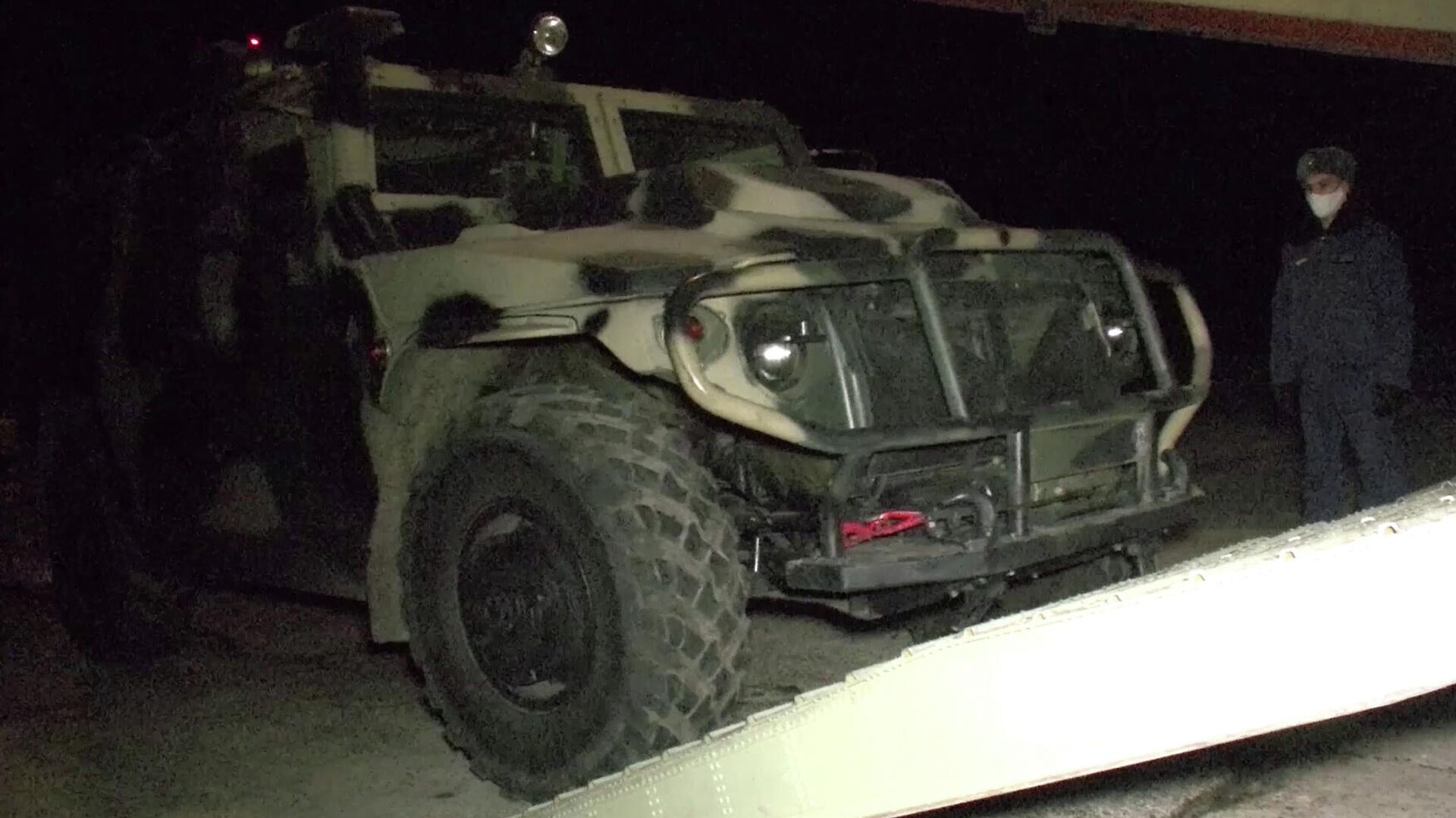 Погрузка военной техники и личного состава в тяжёлые военно-транспортные самолёты Ил-76 на аэродроме Ульяновск-Восточный Погрузка военной техники и личного состава в тяжёлые военно-транспортные самолёты Ил-76 на аэродроме Ульяновск-Восточный - РИА Новости, 1920, 10.11.2020