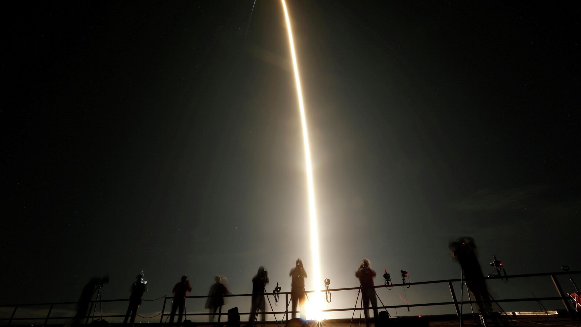 Во Флориде стартовала ракета Falcon 9 с грузовым кораблем Dragon