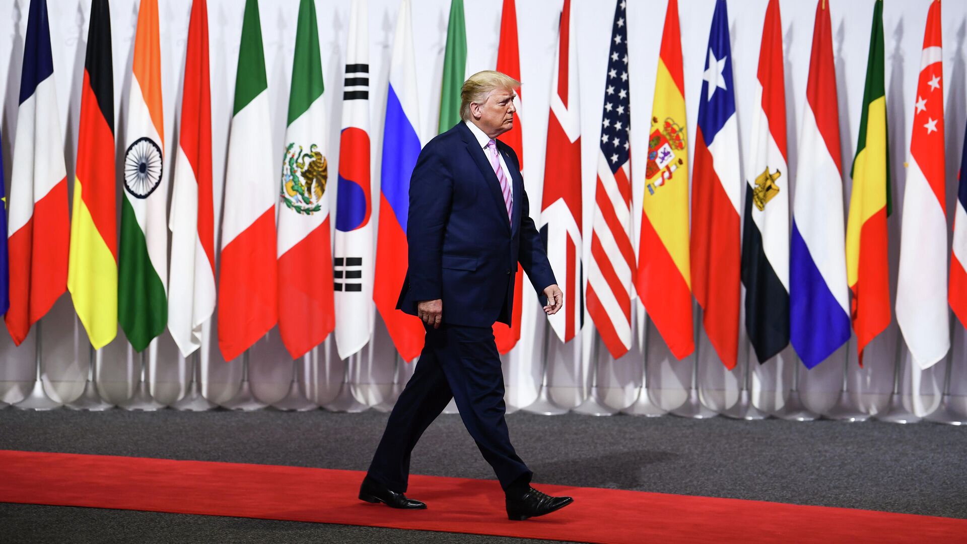 Президент США Дональд Трамп на саммите G20 в Осаке Президент США Дональд Трамп на саммите G20 в Осаке - РИА Новости, 1920, 21.11.2020