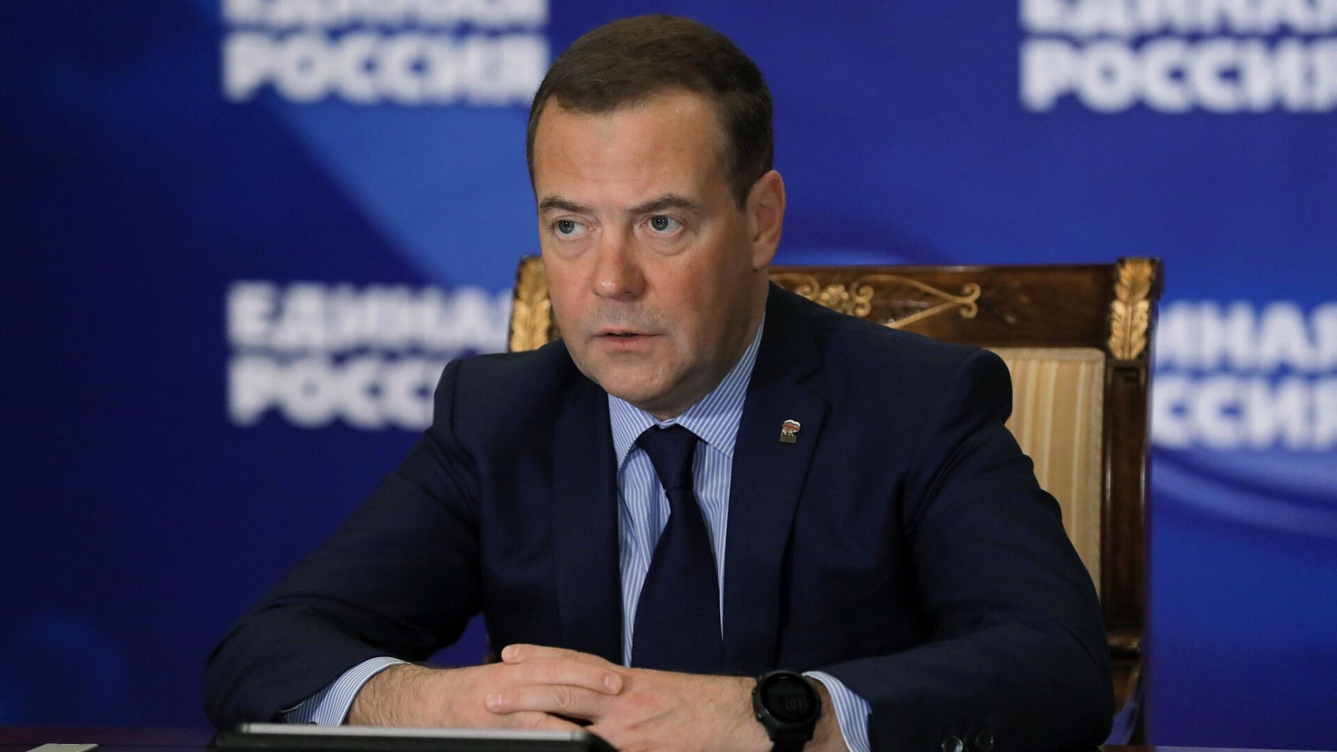 Медведев назвал главную задачу ЕР в период пандемии