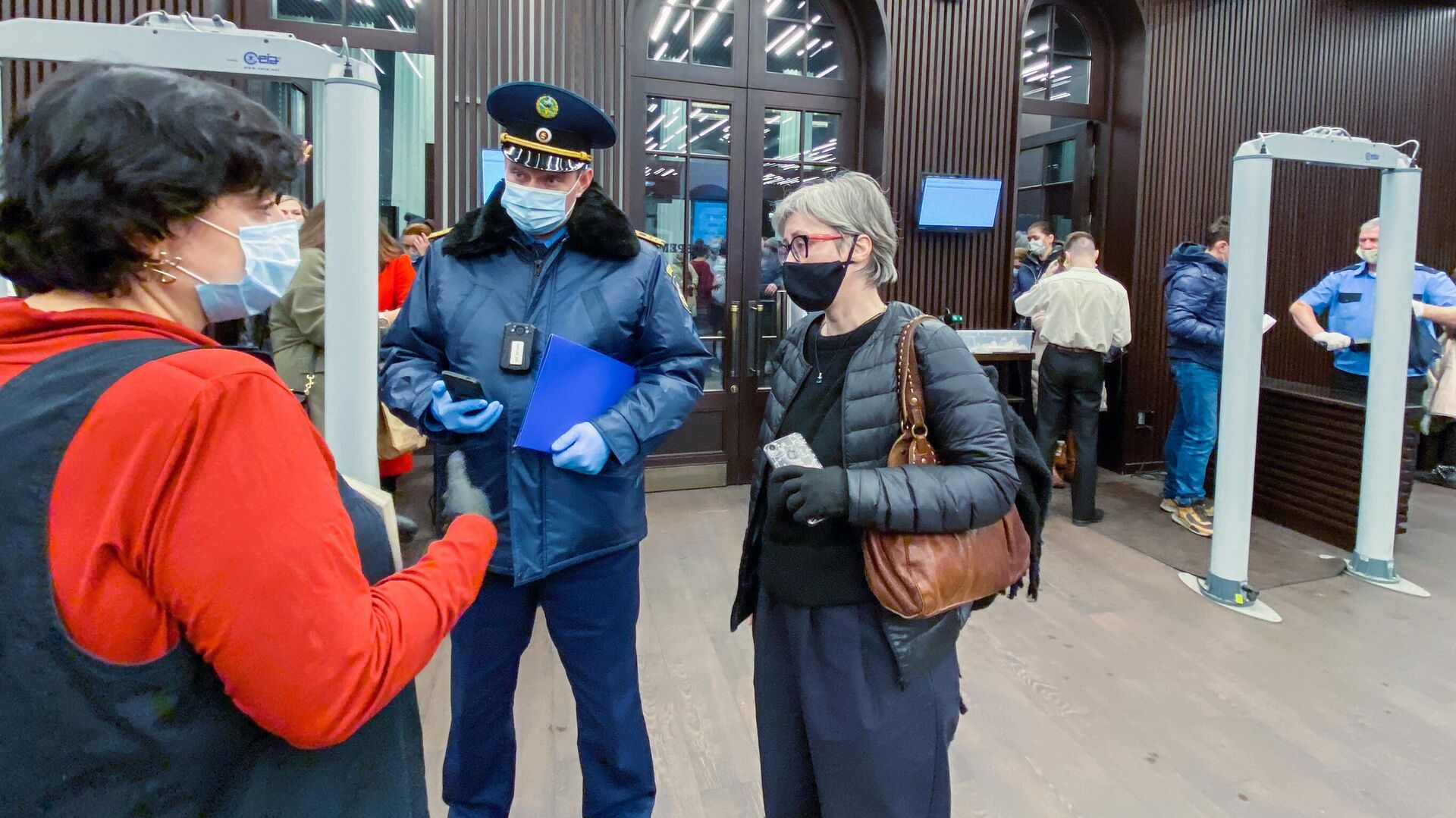 Рейд по проверке профилактики COVID-19 в театре Современник Рейд по проверке профилактики COVID-19 в театре Современник - РИА Новости, 1920, 28.11.2020