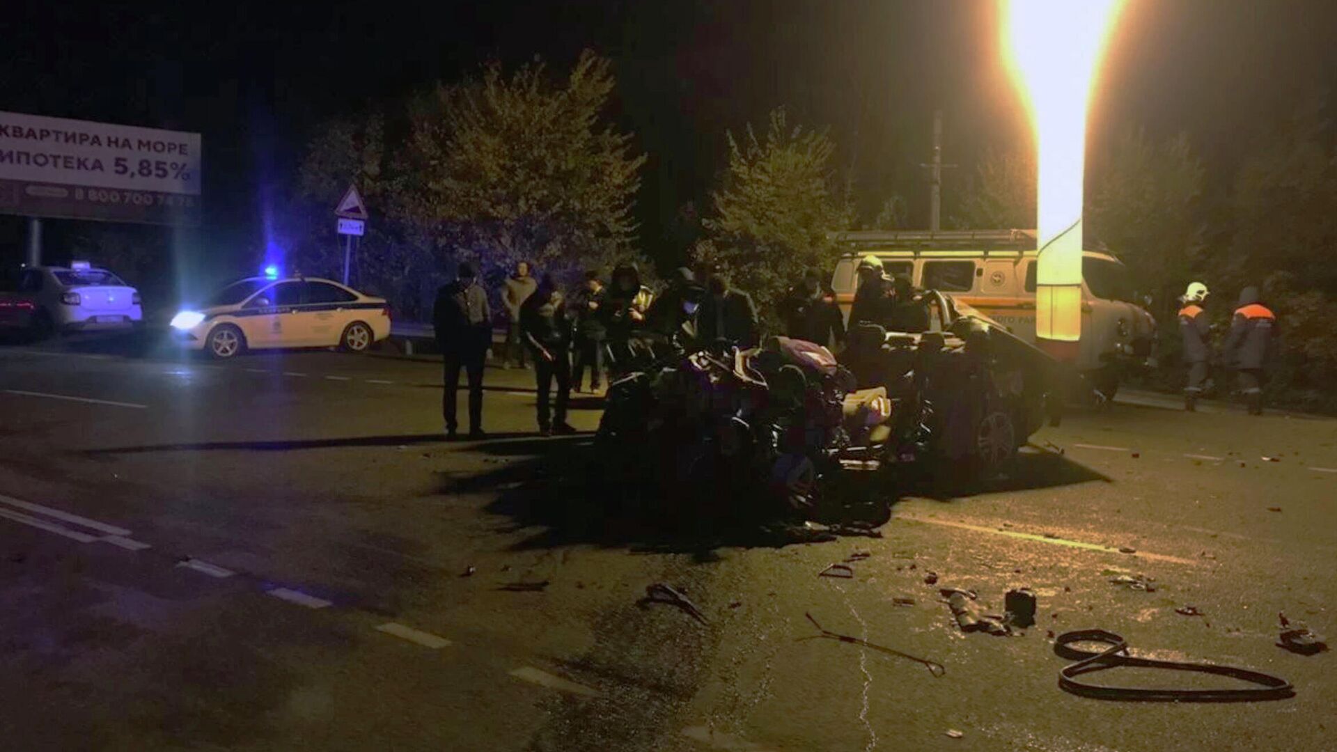 Сотрудники экстренных служб на месте ДТП на 51 километре автодороги Джубга – Сочи Сотрудники экстренных служб на месте ДТП на 51 километре автодороги Джубга – Сочи - РИА Новости, 1920, 28.11.2020