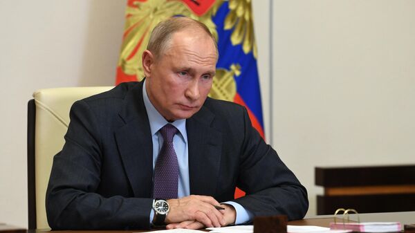 Путин подписал законы об отставке судей из-за иностранного гражданства