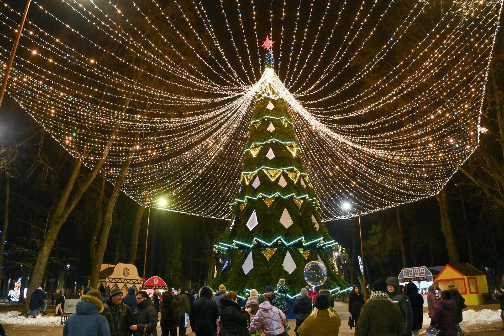 В Калуге дали официальный старт проекту Новогодняя столица России 2021 В Калуге дали официальный старт проекту Новогодняя столица России 2021 - РИА Новости, 1920, 12.12.2020