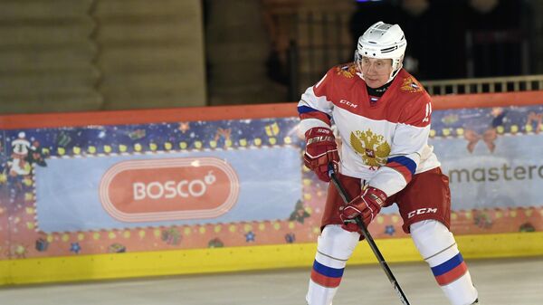 Путин пообещал сыграть в хоккей с жителями Красноярска