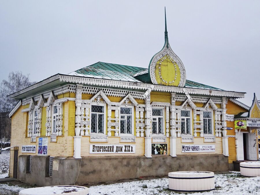 Здание бывшей городской библиотеки, в которой сейчас размещается Музей городского быта Здание бывшей городской библиотеки, в которой сейчас размещается Музей городского быта