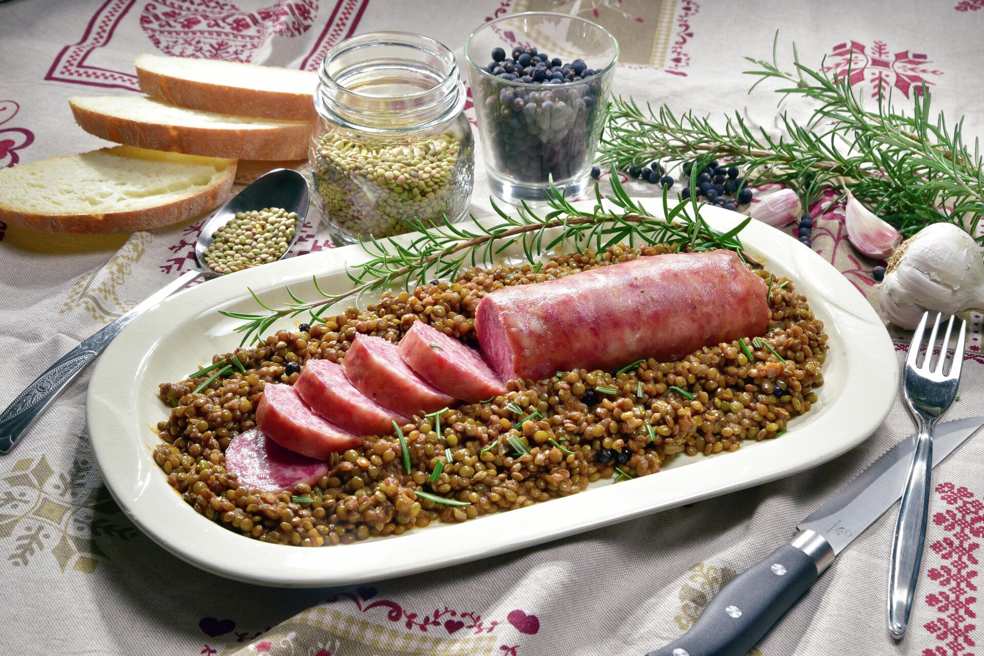 Итальянское блюдо Cotechino con le lenticchie Итальянское блюдо Cotechino con le lenticchie - РИА Новости, 1920, 24.12.2020