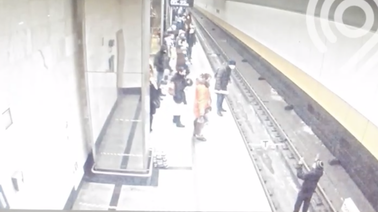 Чп на сокольнической линии метро сегодня. Несчастные случаи в метро.