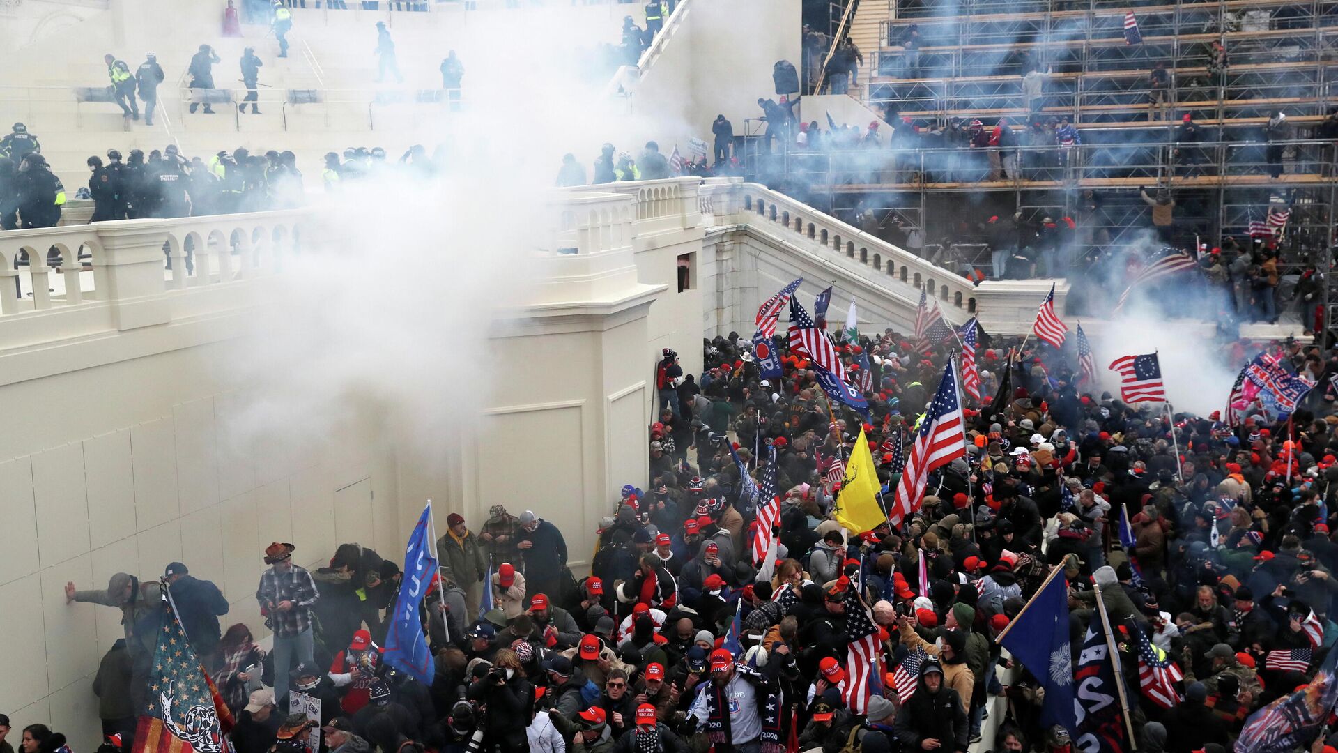 Акция протеста сторонников Дональда Трампа в Вашингтоне Акция протеста сторонников Дональда Трампа в Вашингтоне - РИА Новости, 1920, 26.01.2021