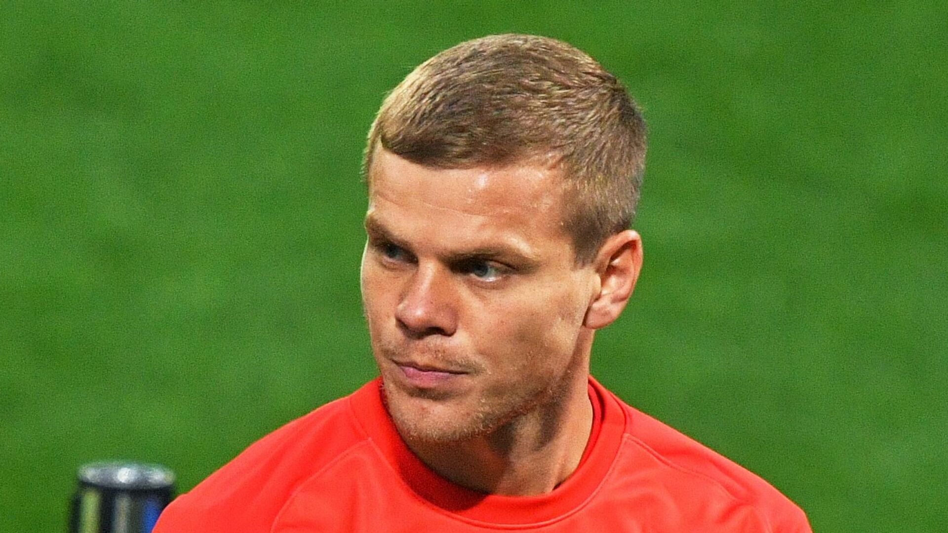 Игрок ФК Спартак Александр Кокорин перед началом матча 7-го тура чемпионата России по футболу среди клубов Премьер-лиги между командами ПФК ЦСКА (Москва) и ФК Спартак (Москва). Игрок ФК Спартак Александр Кокорин перед началом матча 7-го тура чемпионата России по футболу среди клубов Премьер-лиги между командами ПФК ЦСКА (Москва) и ФК Спартак (Москва). - РИА Новости, 1920, 21.01.2021