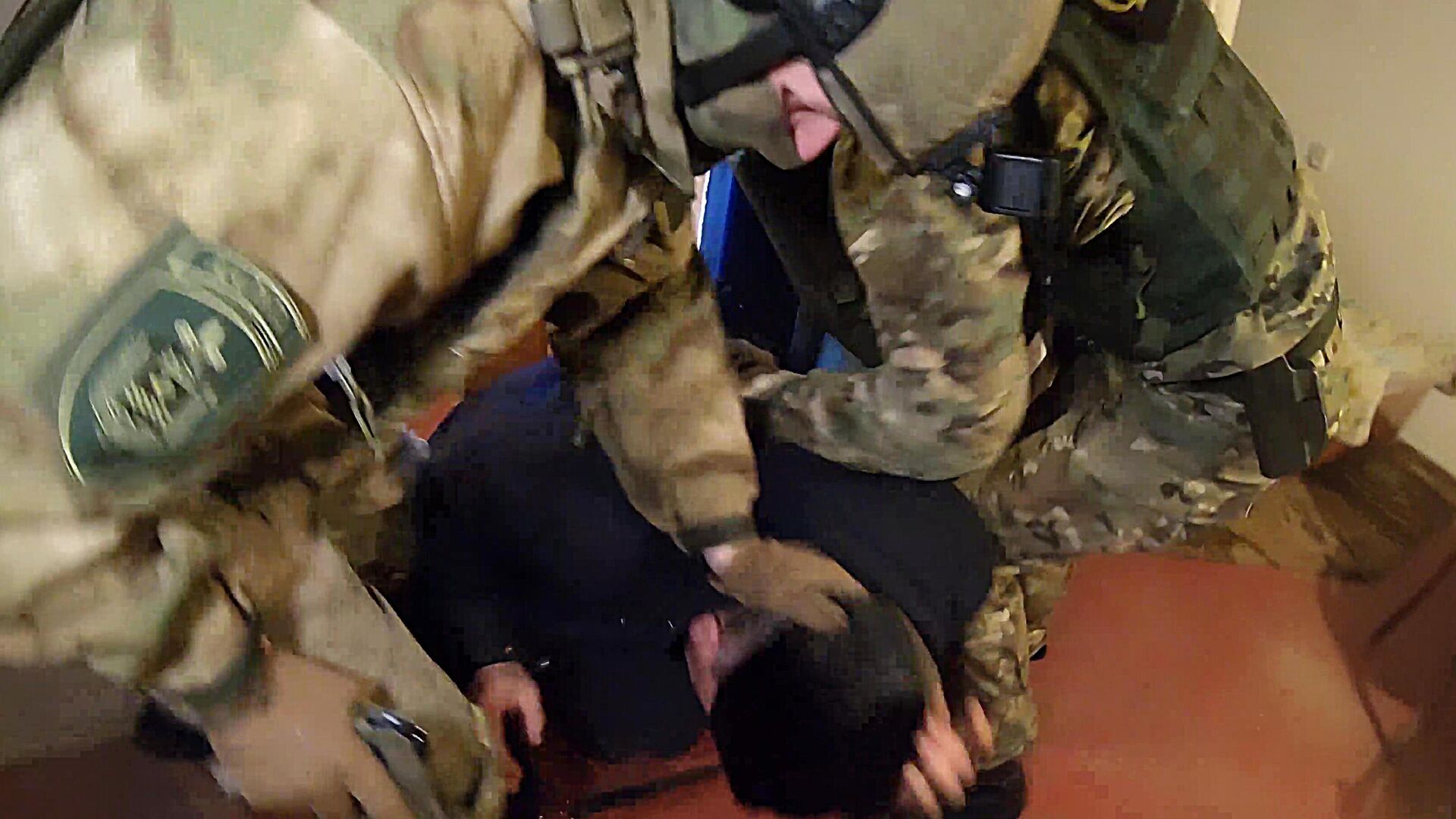 Теракт террористы таджики. Росгвардия спецназ задержание.