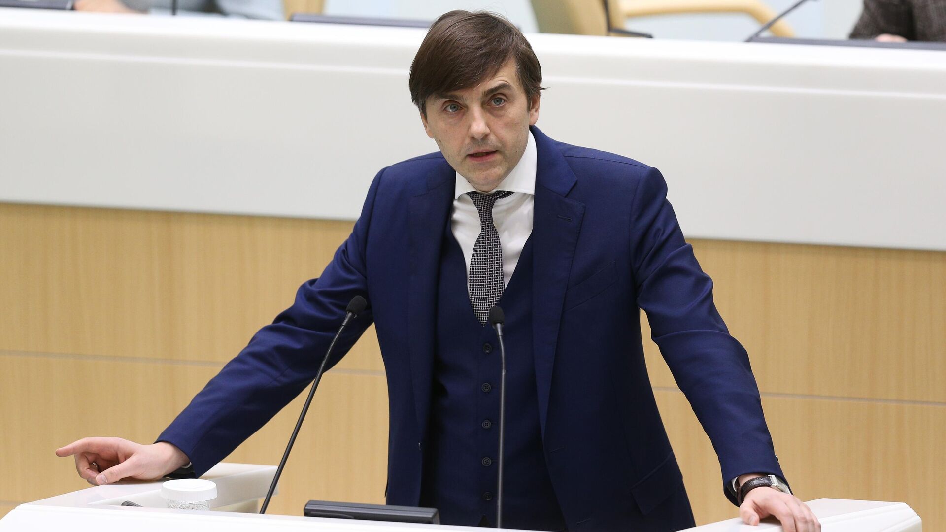 Министр просвещения РФ Сергей Кравцов выступает в рамках правительственного часа на заседании Совета Федерации РФ Министр просвещения РФ Сергей Кравцов выступает в рамках правительственного часа на заседании Совета Федерации РФ - РИА Новости, 1920, 08.05.2021