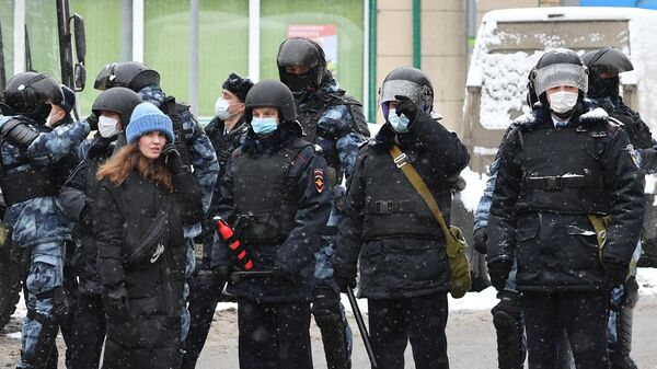 В Москве задержали участника незаконной акции, напавшего на полицейского